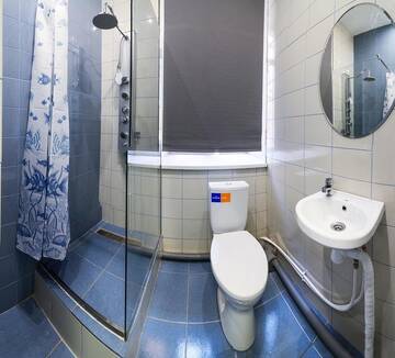Фото номера Двухместный номер с 2 отдельными кроватями и общей ванной комнатой Хостел Хостел «Исландия» г. Санкт-Петербург 2