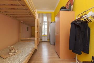 Фото номера Кровать в общем номере с шестью кроватями Хостел Late Breakfast Club Hostel г. Санкт-Петербург 5