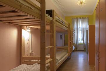 Фото номера Кровать в общем номере с шестью кроватями Хостел Late Breakfast Club Hostel г. Санкт-Петербург 2