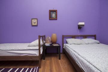 Фото номера Двухместный номер Эконом c видом на сад Хостел Late Breakfast Club Hostel г. Санкт-Петербург 3