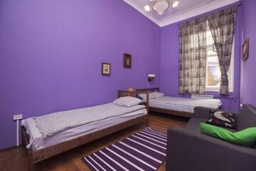 Фото номера Двухместный номер Эконом c видом на сад Хостел Late Breakfast Club Hostel г. Санкт-Петербург 2