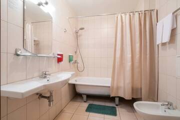 Фото номера Deluxe Room – улучшенный номер  Гостиница Сити отель Комфитель г. Санкт-Петербург 10
