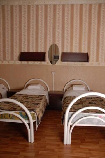 Фото номера Трехместный номер Хостел  Питерский Дворик г. Санкт-Петербург 3